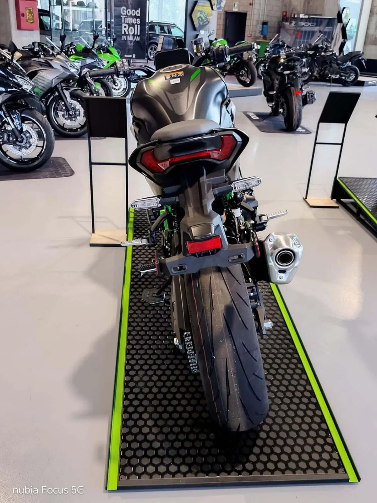 Kawasaki Z 900 SE (2025 - 26) (4)
