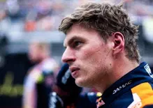 F1, Max Verstappen contro 100 piloti a Silverstone: la folle gara di kart in diretta streaming