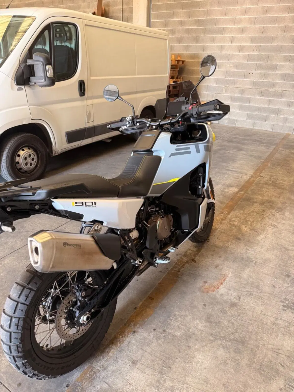 Husqvarna Norden 901 (2022 - 26) (3)