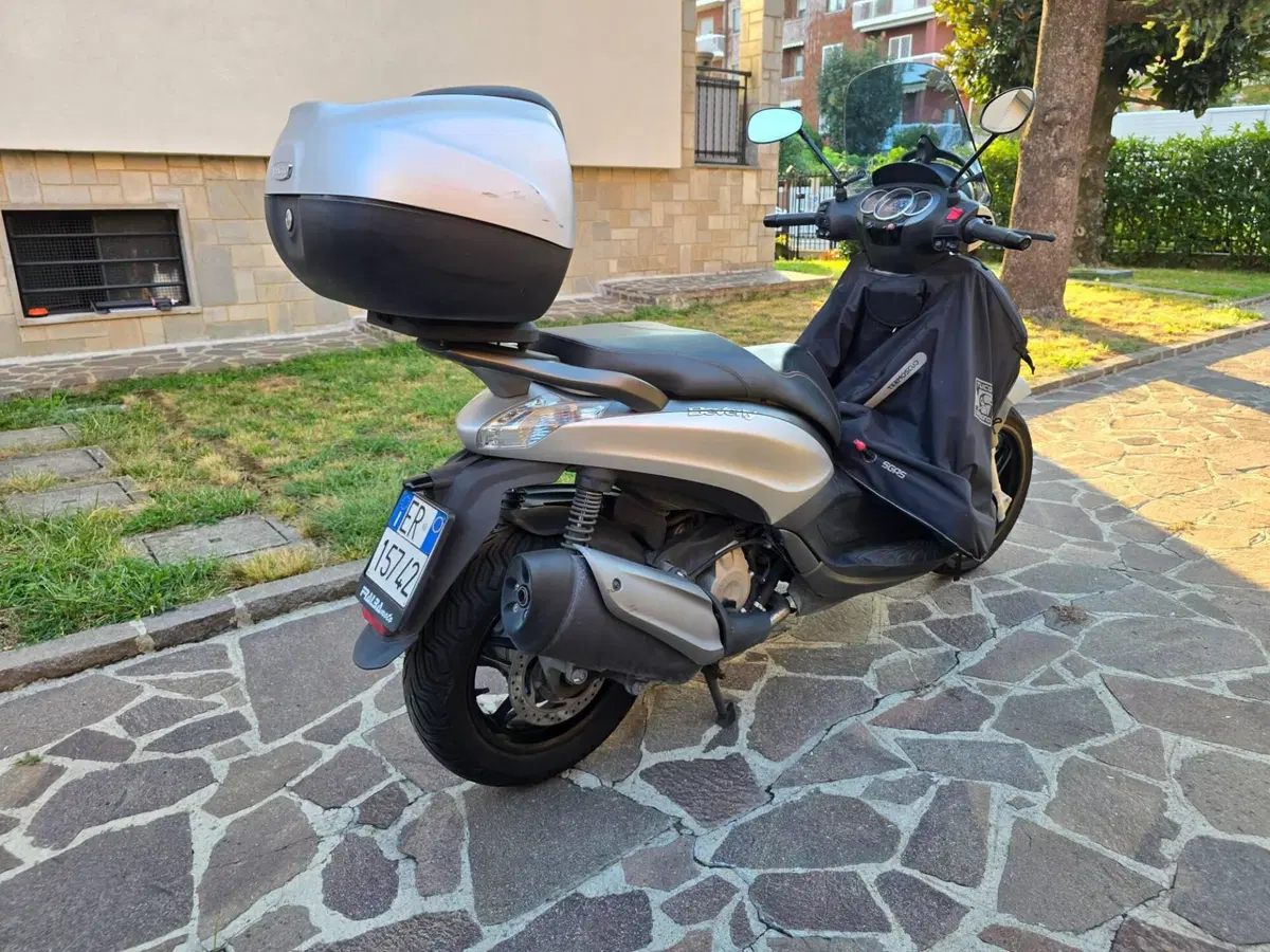 Piaggio Beverly 350 ABS (2016 - 20) (2)