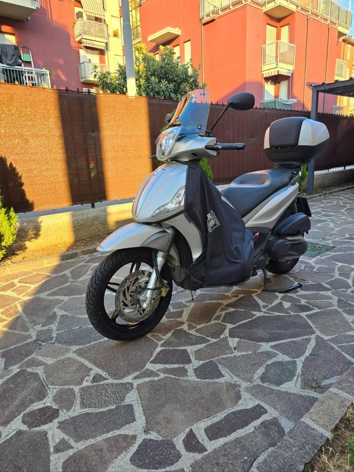 Piaggio Beverly 350 ABS (2016 - 20) (4)