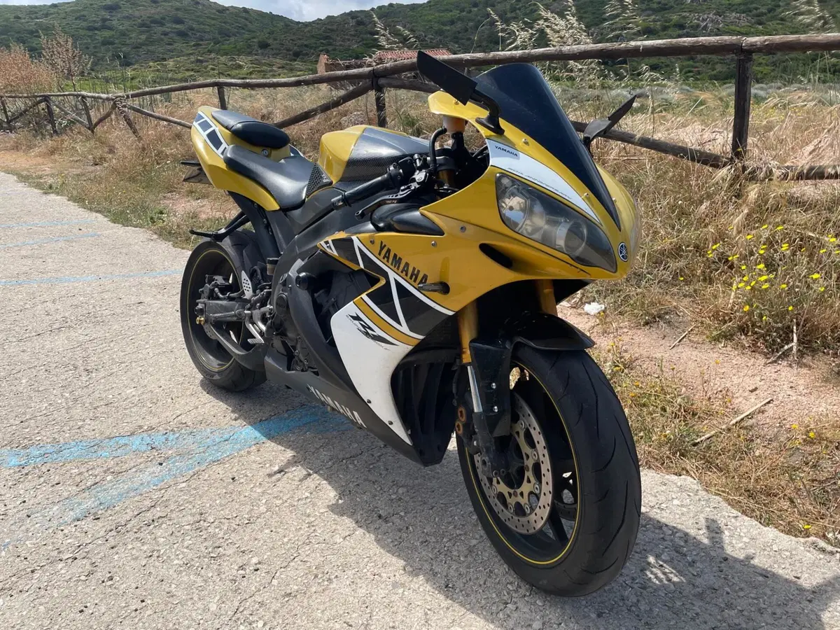 Yamaha YZF R1 (2006 - 07) (9)