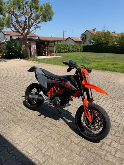 KTM 690 SMC R (2021 - 22) usata