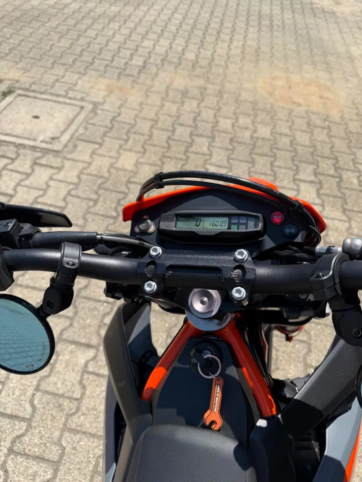 KTM 690 SMC R (2021 - 22) (2)