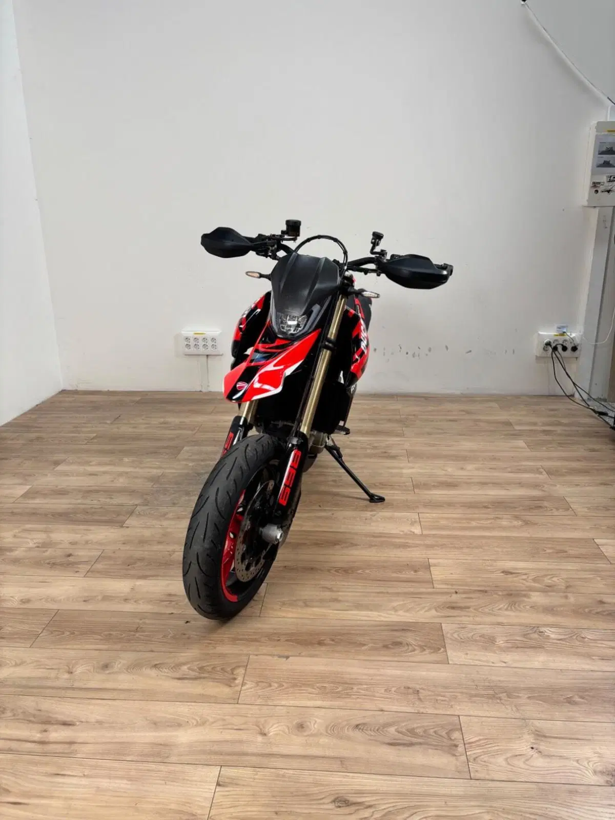 Ducati Hypermotard 698 Mono RVE (2024 - 26) (3)