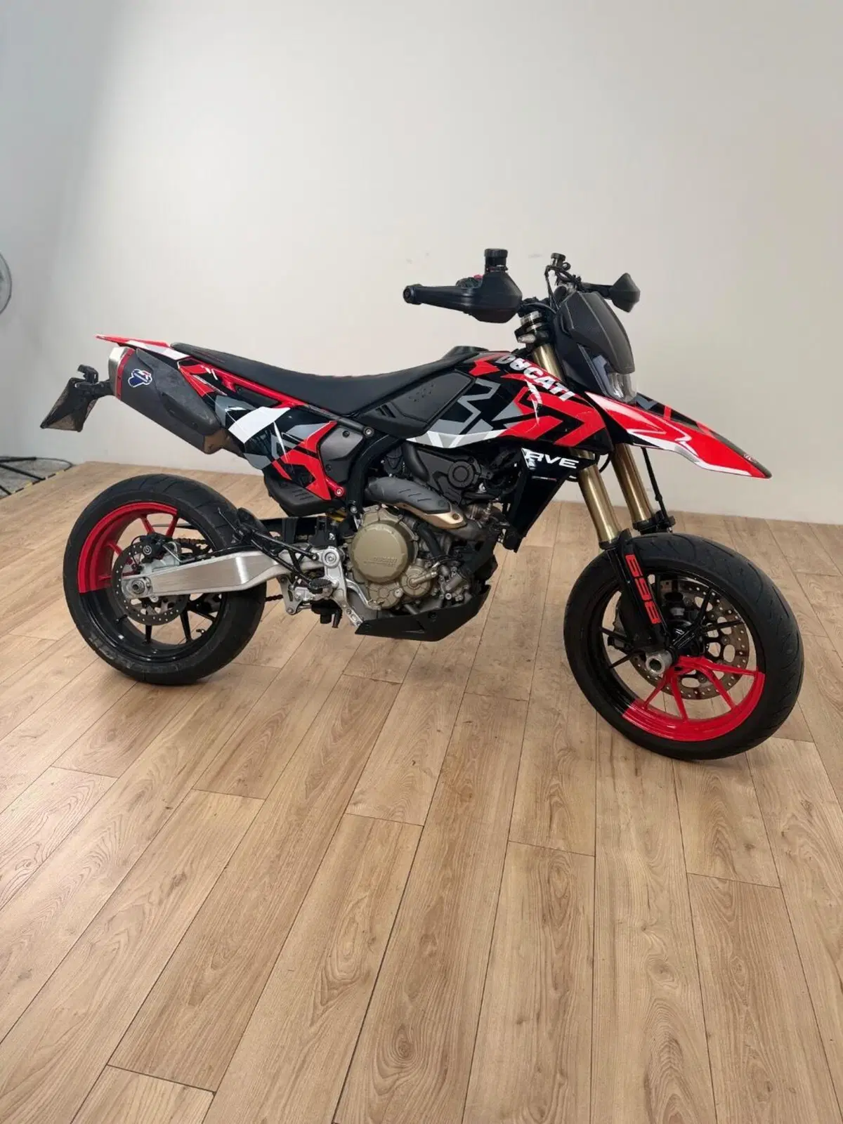 Ducati Hypermotard 698 Mono RVE (2024 - 26) (4)