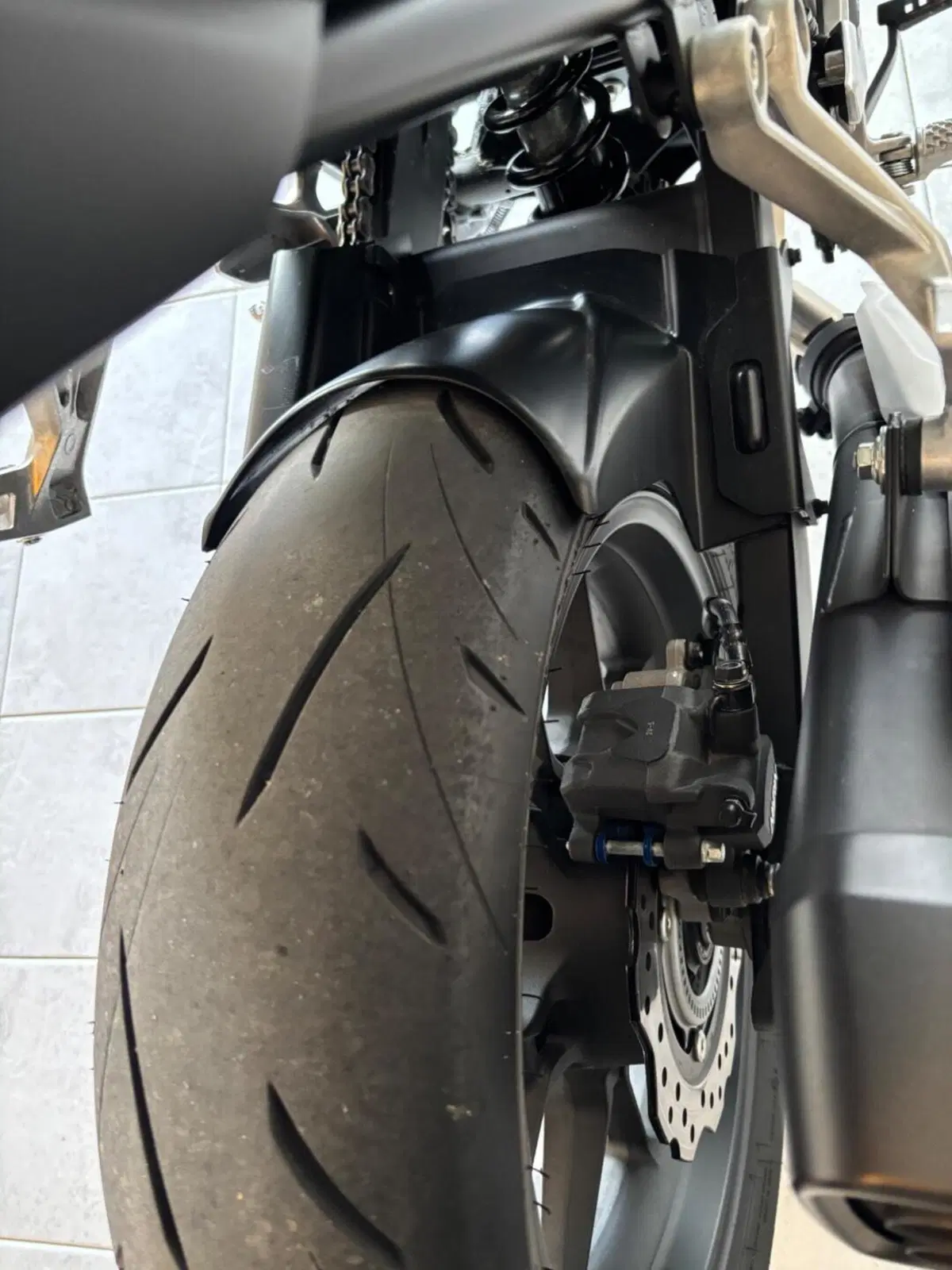 Honda CB 750 Hornet (2023 - 24) (5)