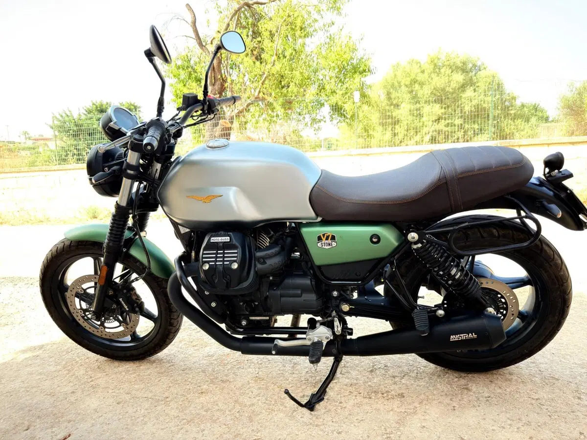 Moto Guzzi V7 Stone Centenario (2021 - 22)