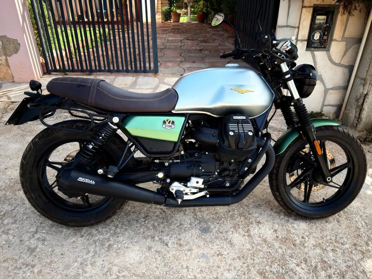 Moto Guzzi V7 Stone Centenario (2021 - 22) (2)