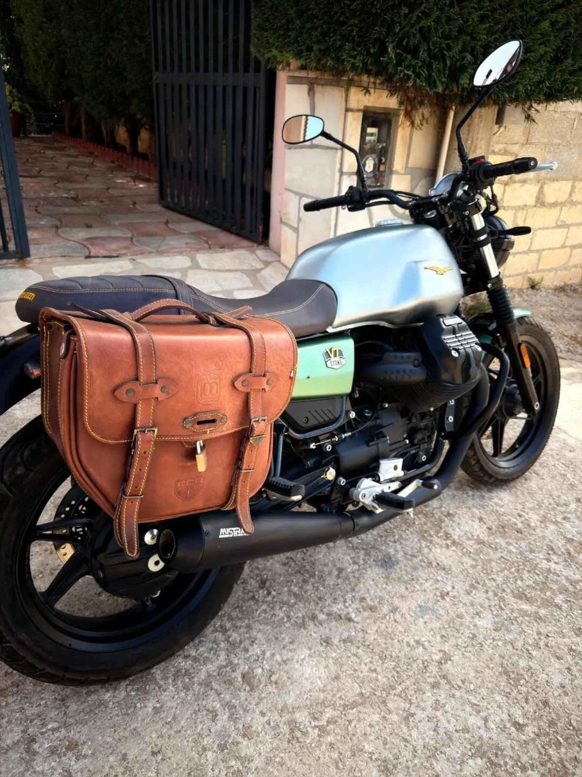 Moto Guzzi V7 Stone Centenario (2021 - 22) (6)