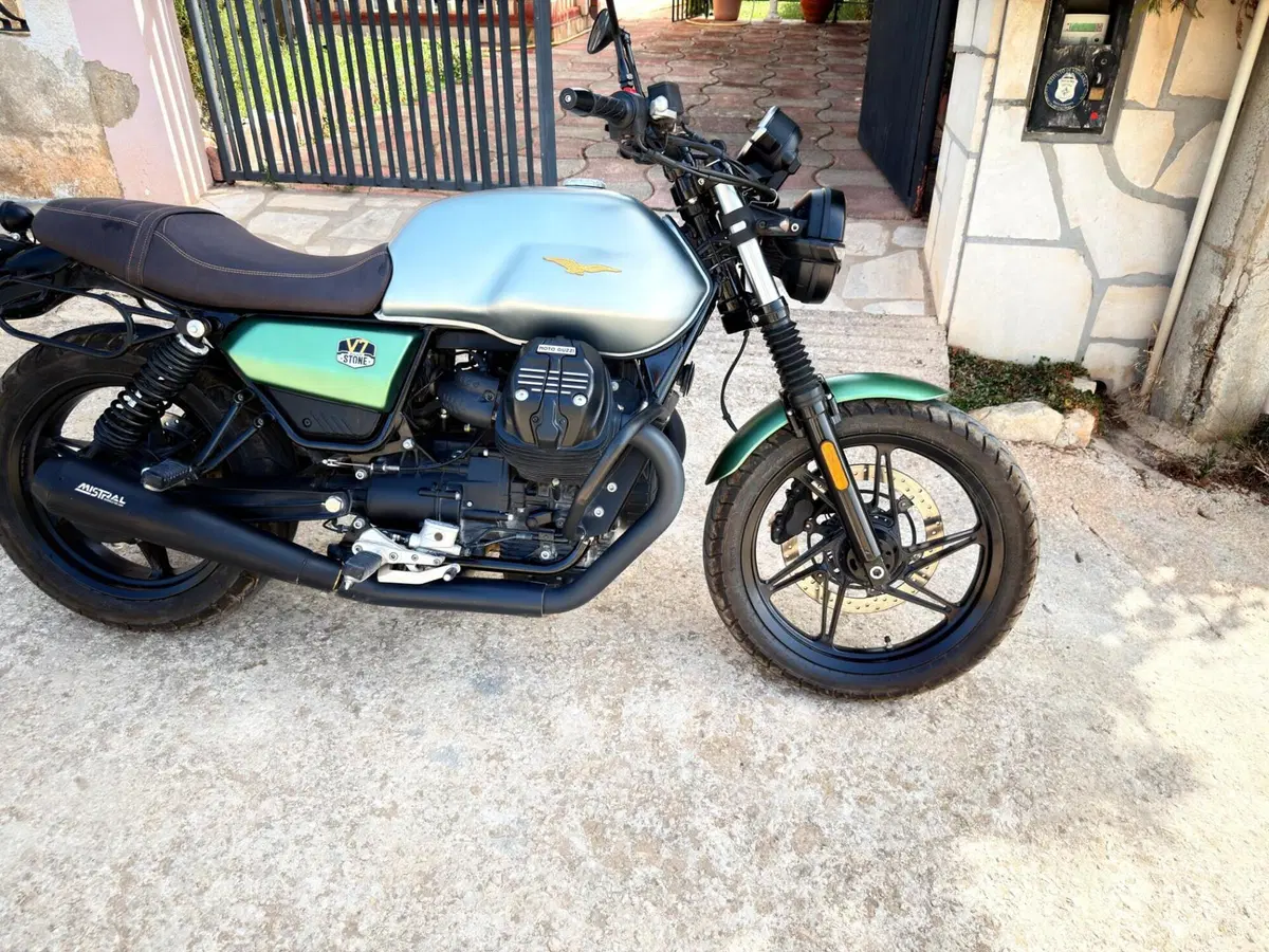 Moto Guzzi V7 Stone Centenario (2021 - 22) (7)