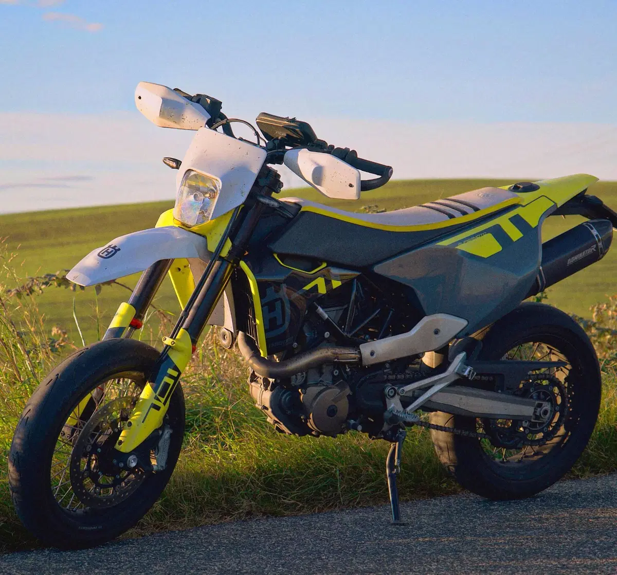Husqvarna 701 Supermoto (2023 - 25) (2)