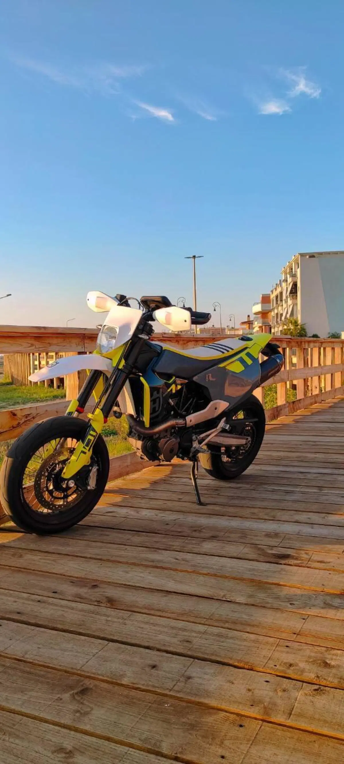 Husqvarna 701 Supermoto (2023 - 25) (4)