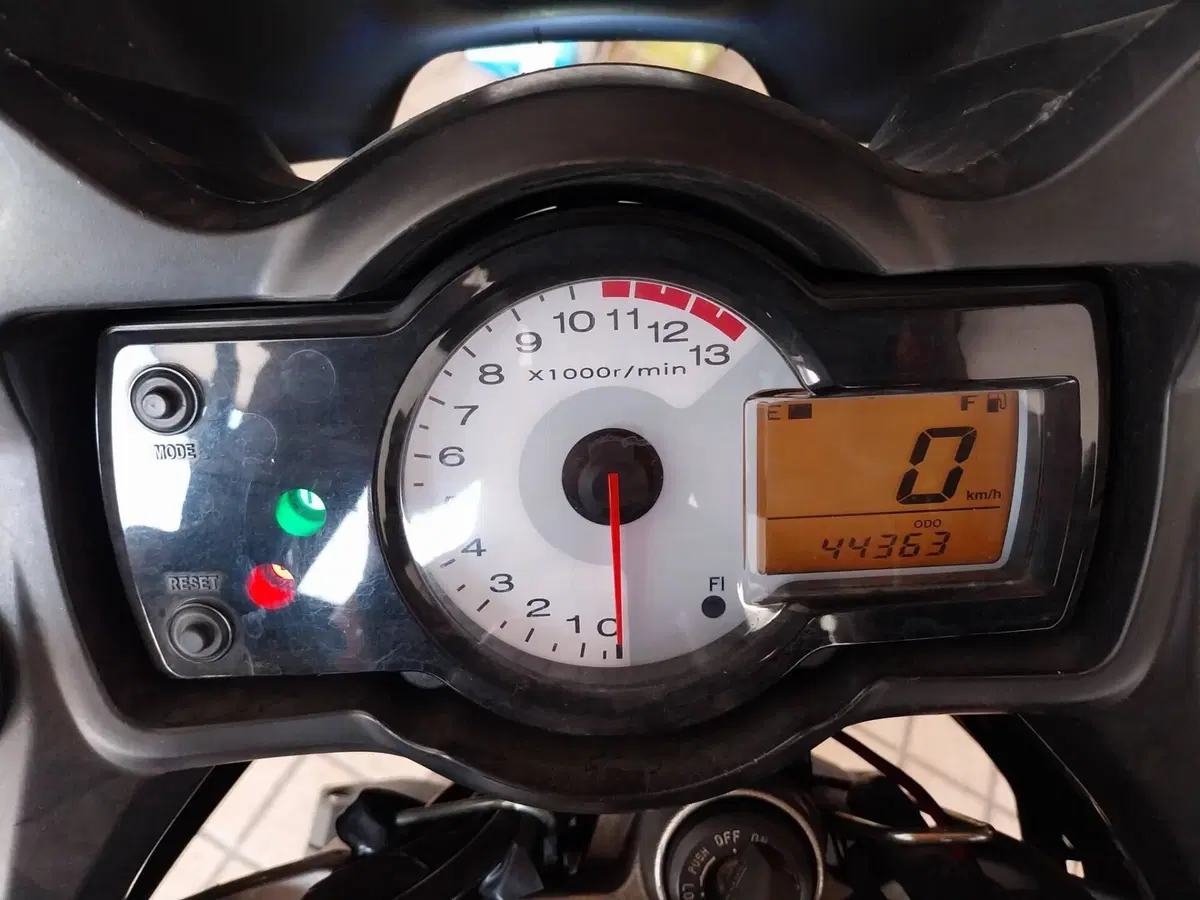 Kawasaki Versys 650 Tourer (2010 - 14) (9)