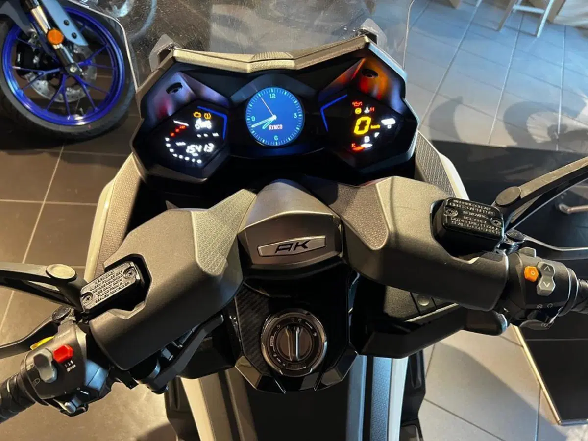 Kymco AK 550 ETS (2021 - 26) (4)