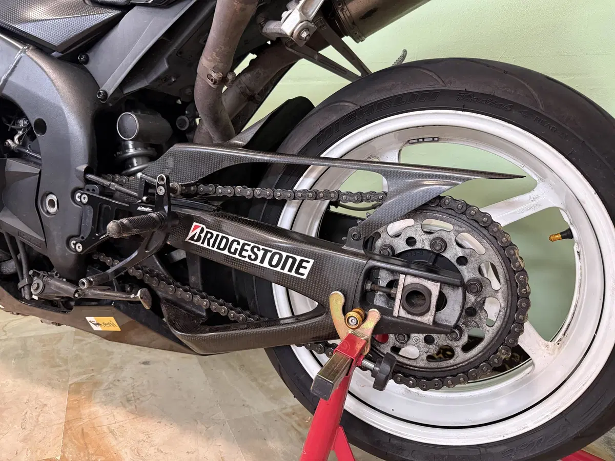 Yamaha YZF R1 (2006 - 07) (6)