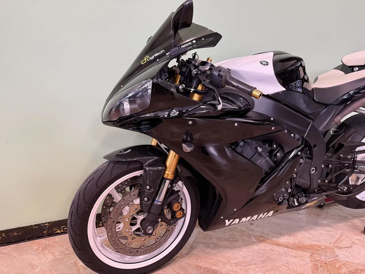 Yamaha YZF R1 (2006 - 07) (10)