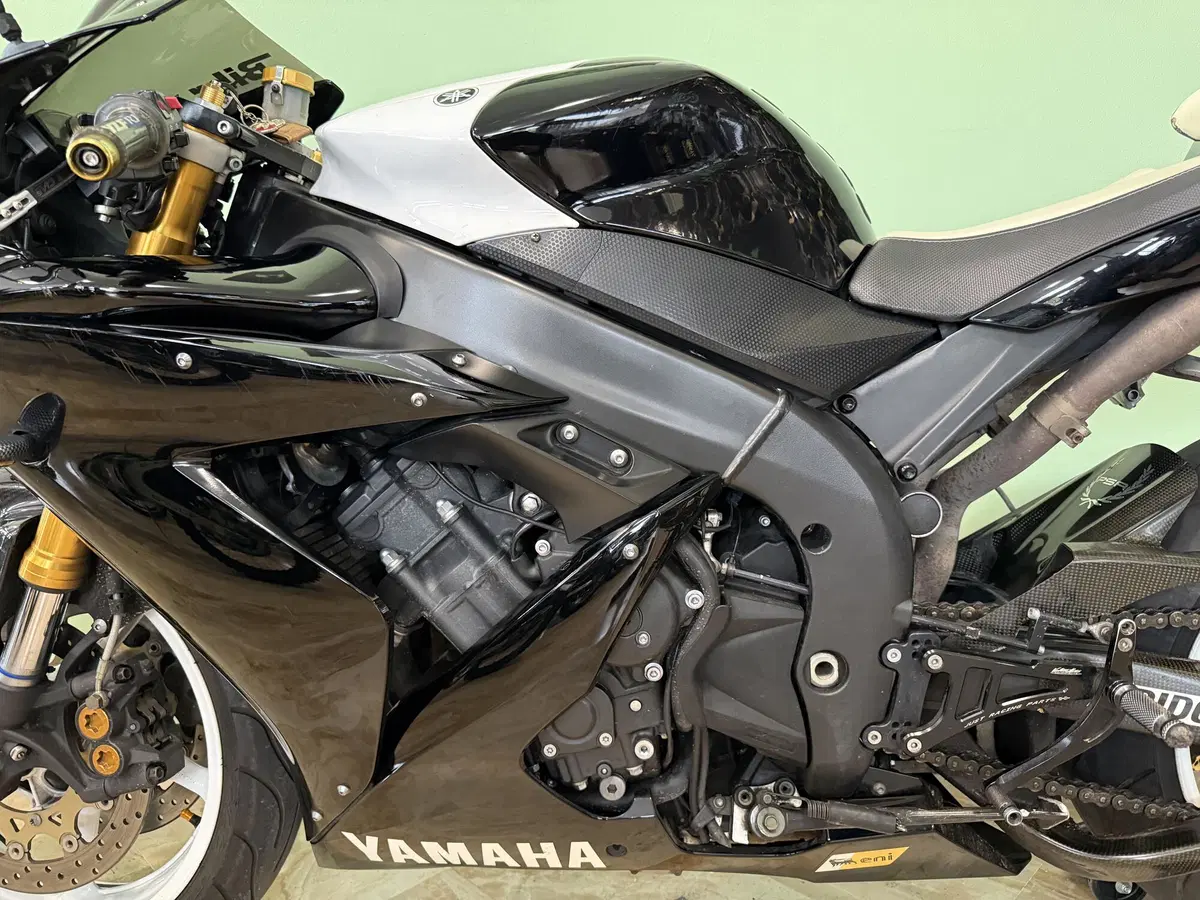 Yamaha YZF R1 (2006 - 07) (11)