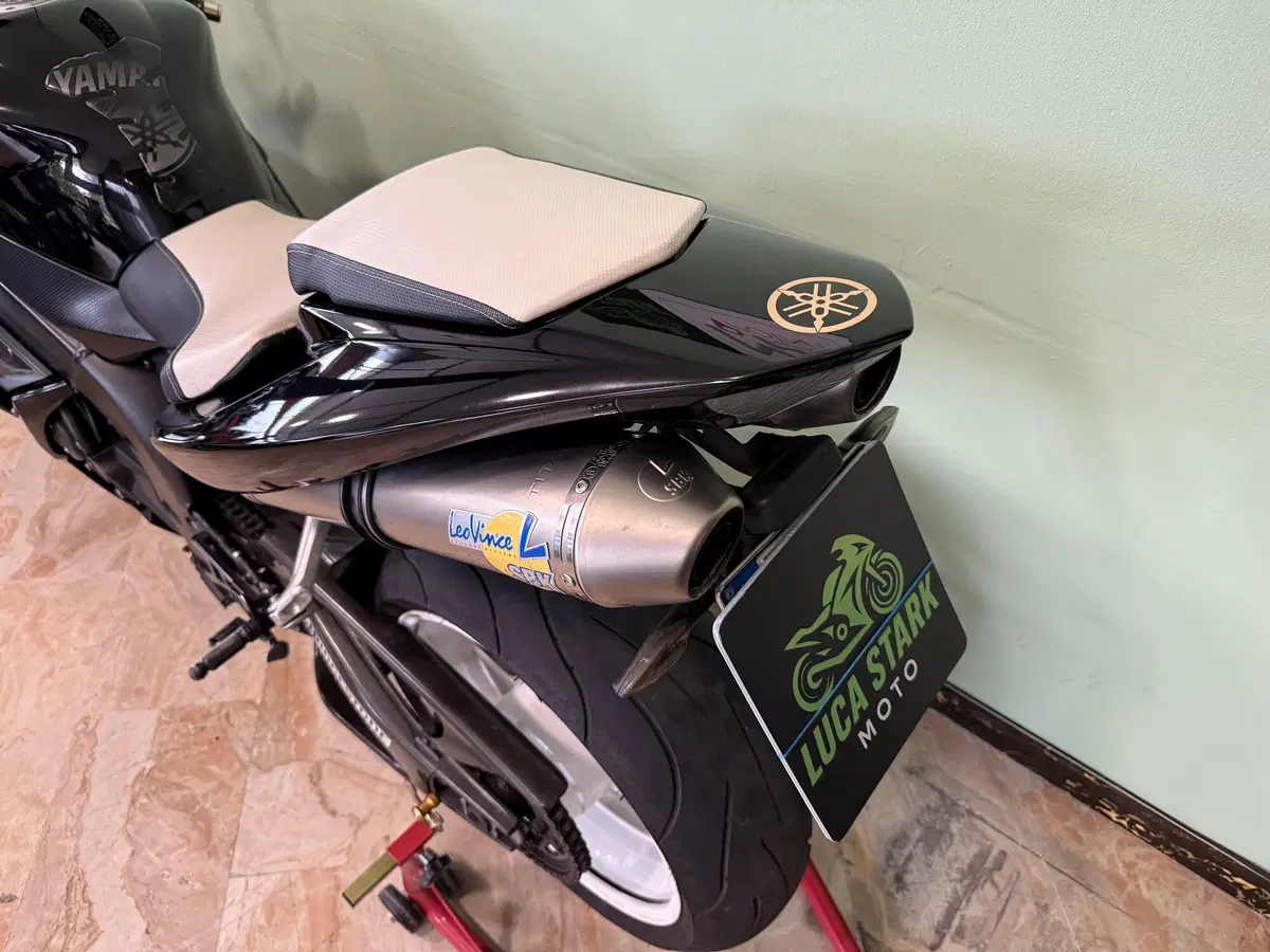 Yamaha YZF R1 (2006 - 07) (14)
