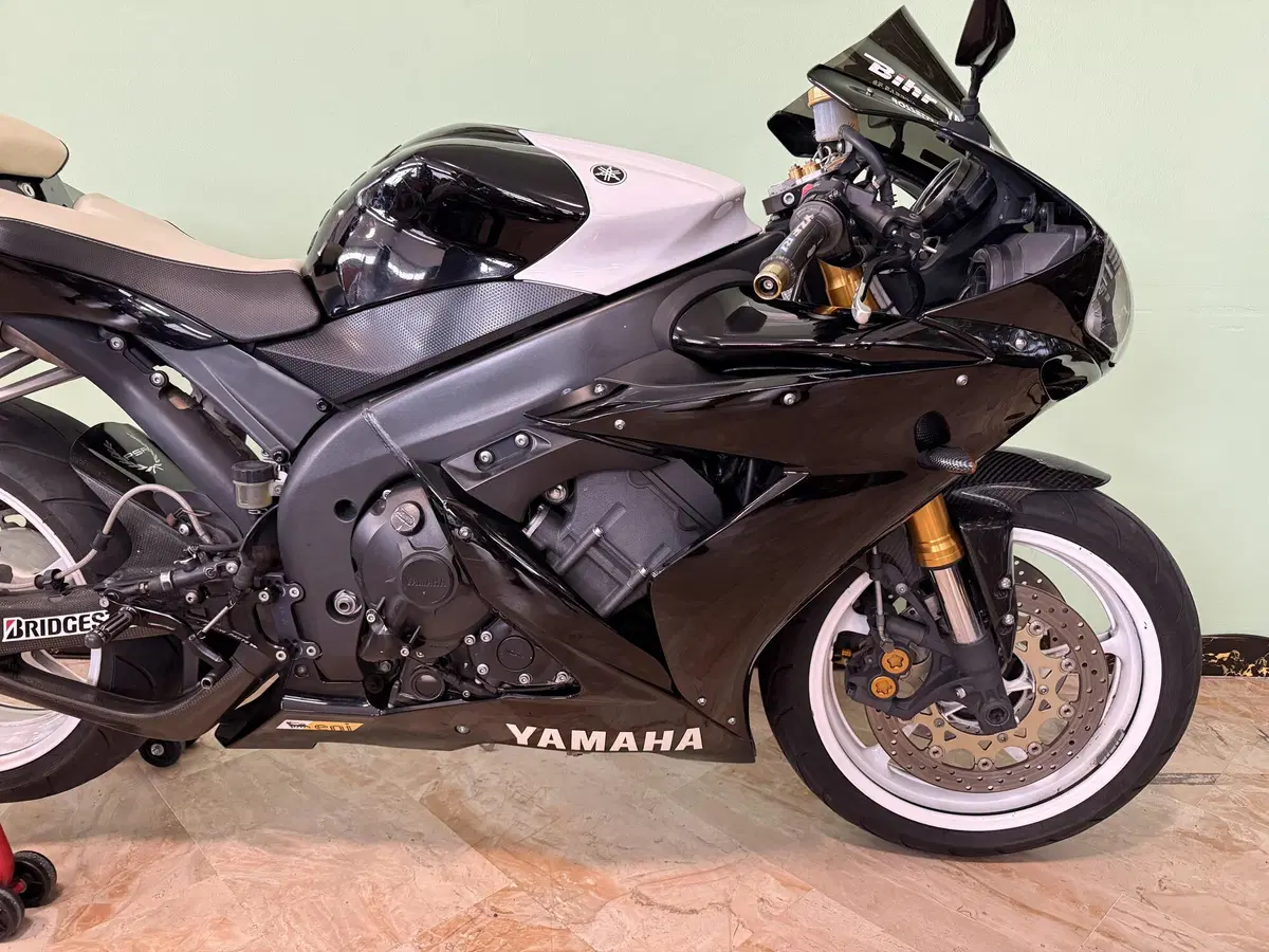 Yamaha YZF R1 (2006 - 07) (18)