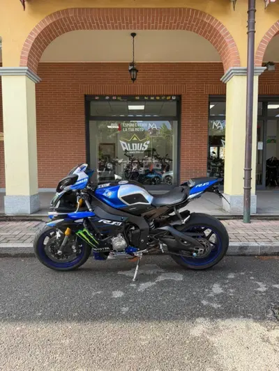 Yamaha YZF R1 (2015 - 16) usata