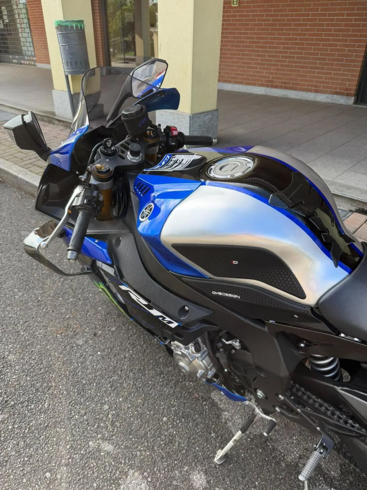 Yamaha YZF R1 (2015 - 16) (5)