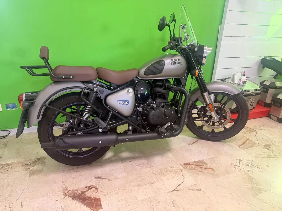Royal Enfield Classic 350 (2021 - 26) (3)