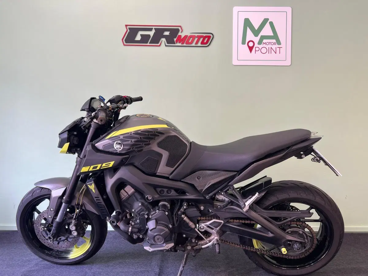 Yamaha MT-09 (2017 - 20) (2)