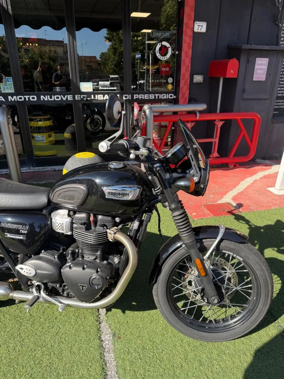 Triumph Bonneville T100 Black (2017 - 20) (7)
