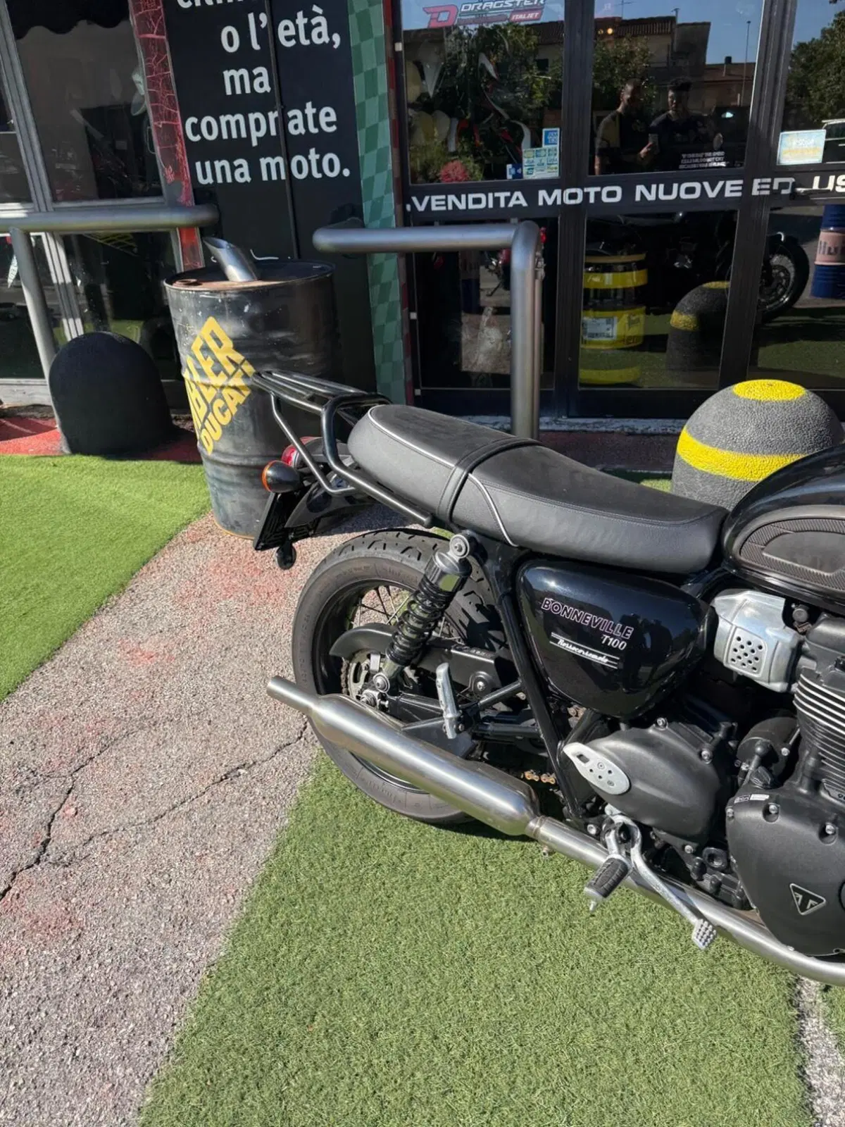 Triumph Bonneville T100 Black (2017 - 20) (8)