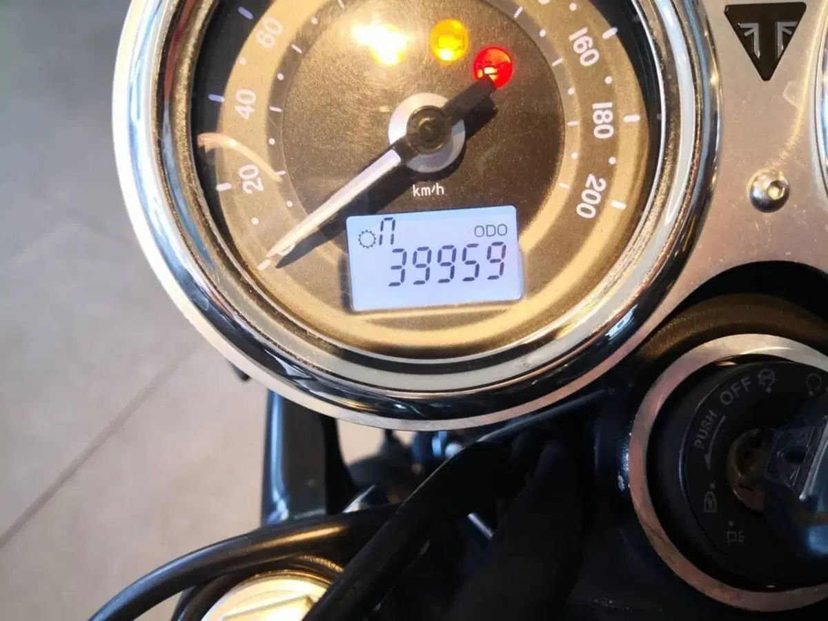 Triumph Bonneville T100 Black (2017 - 20) (12)