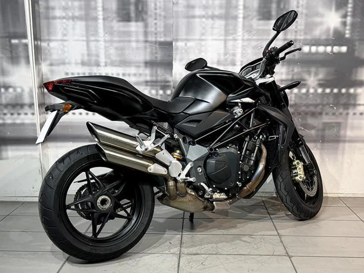MV Agusta Brutale 920 (2011 - 12) (8)