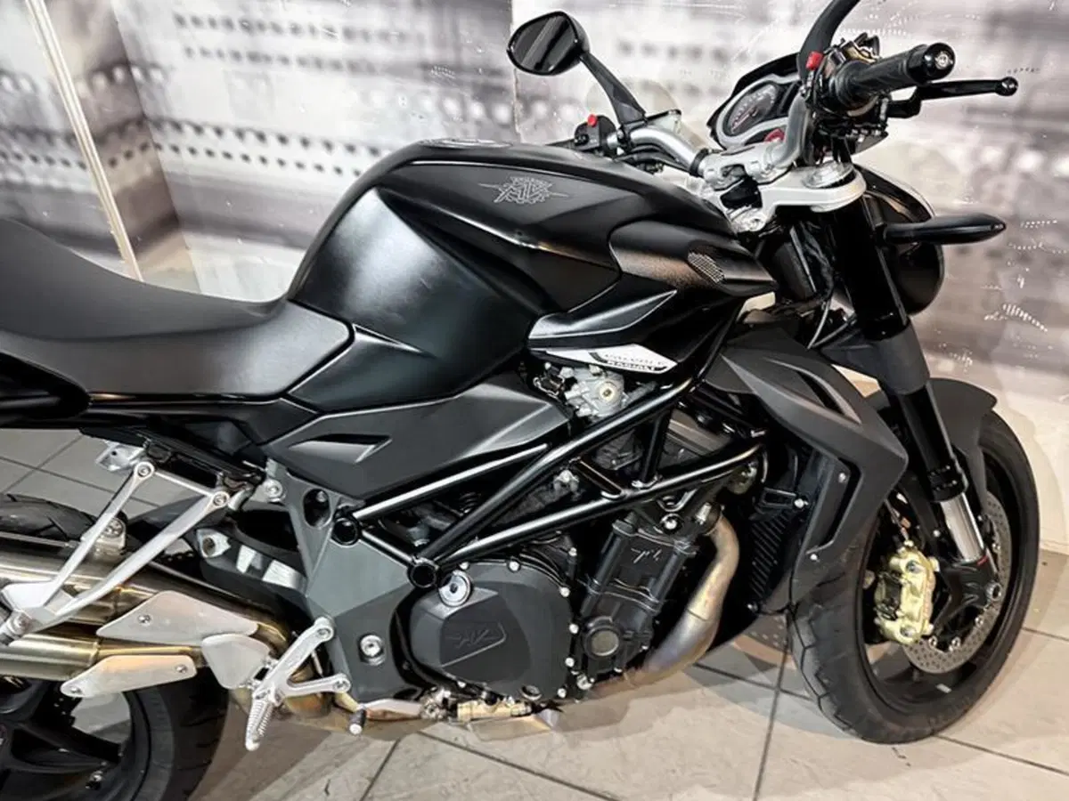 MV Agusta Brutale 920 (2011 - 12) (9)