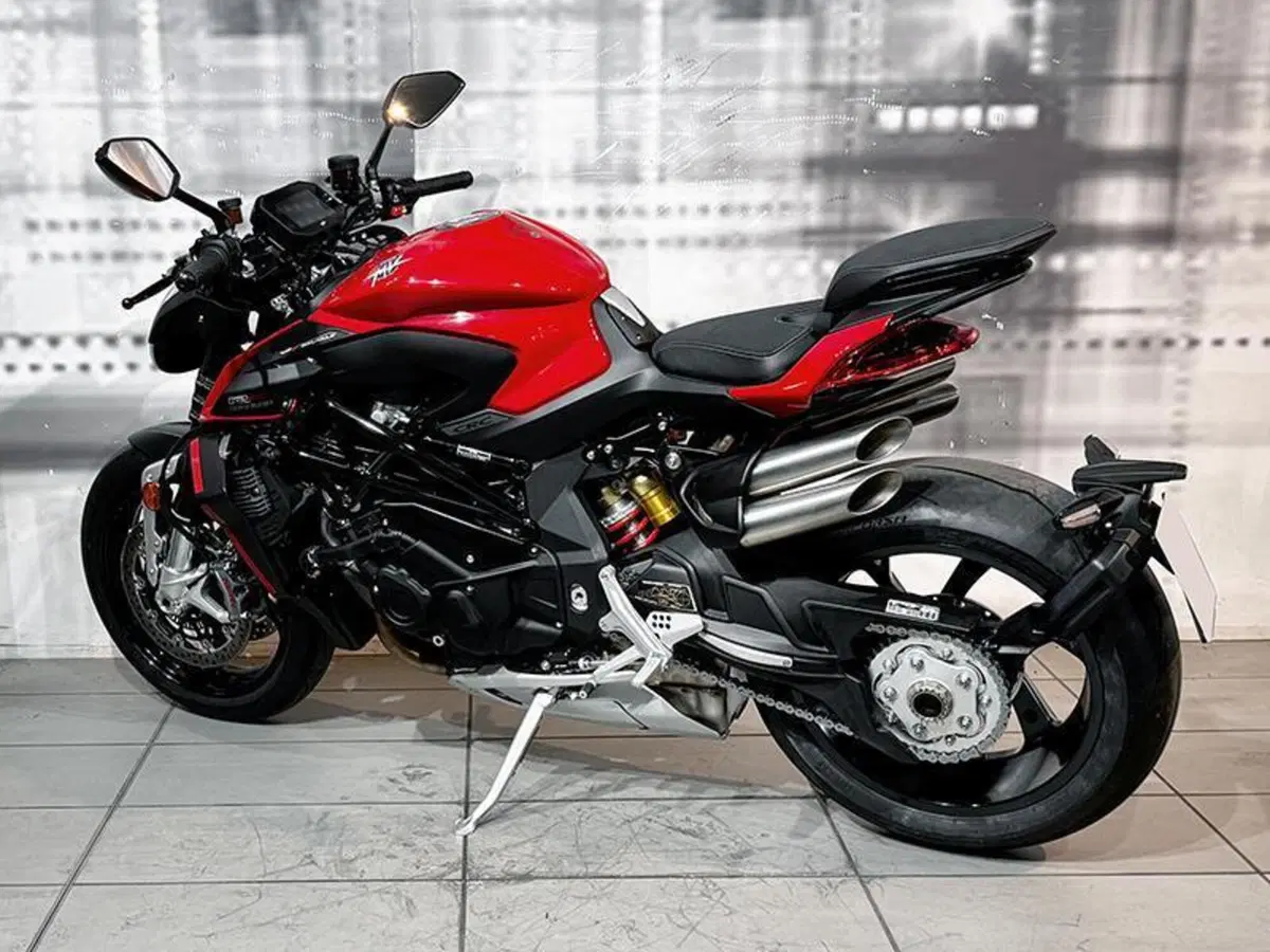 MV Agusta Brutale 1000 RS (2022 - 26) (2)