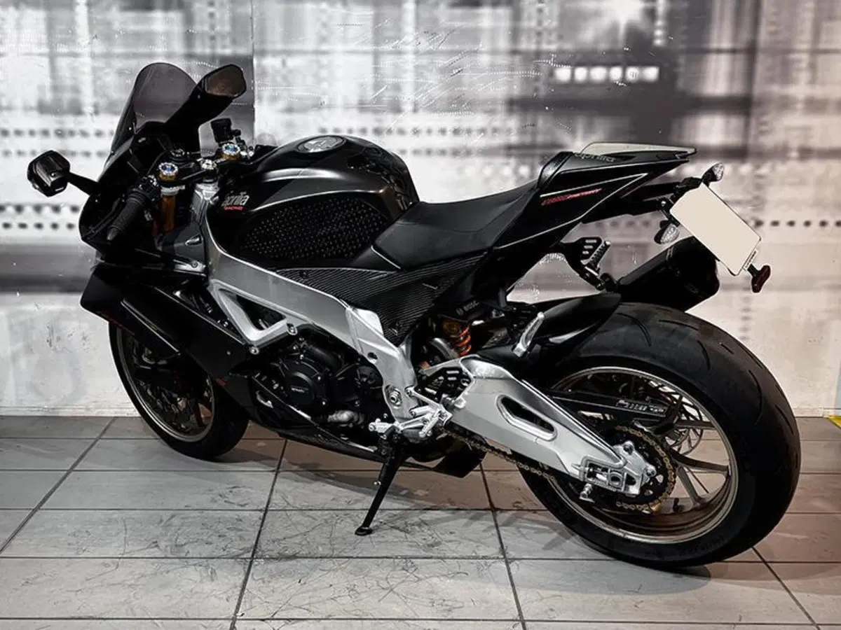Aprilia RSV4 1100 Factory (2019 - 20) (2)