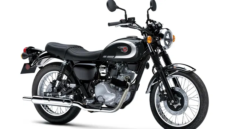 Kawasaki Meguro S1 e W230 MY27: la coppia Classic si aggiorna con la nuova tinta Ebony