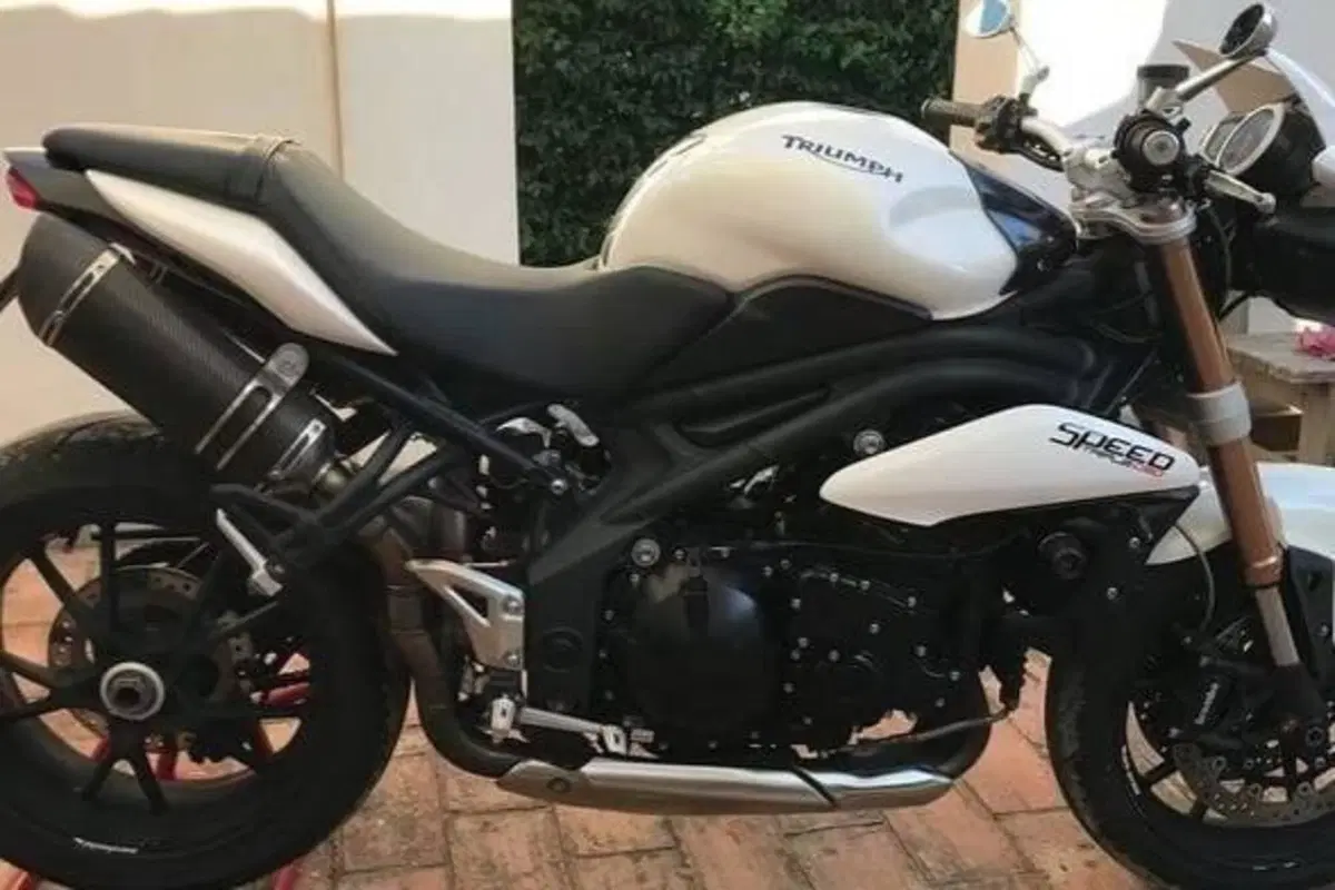 Triumph Speed Triple 1050 R ABS (2011 - 15) (2)