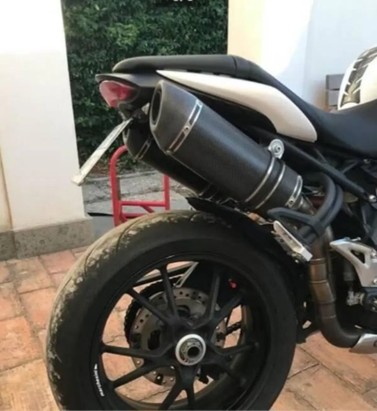 Triumph Speed Triple 1050 R ABS (2011 - 15) (4)