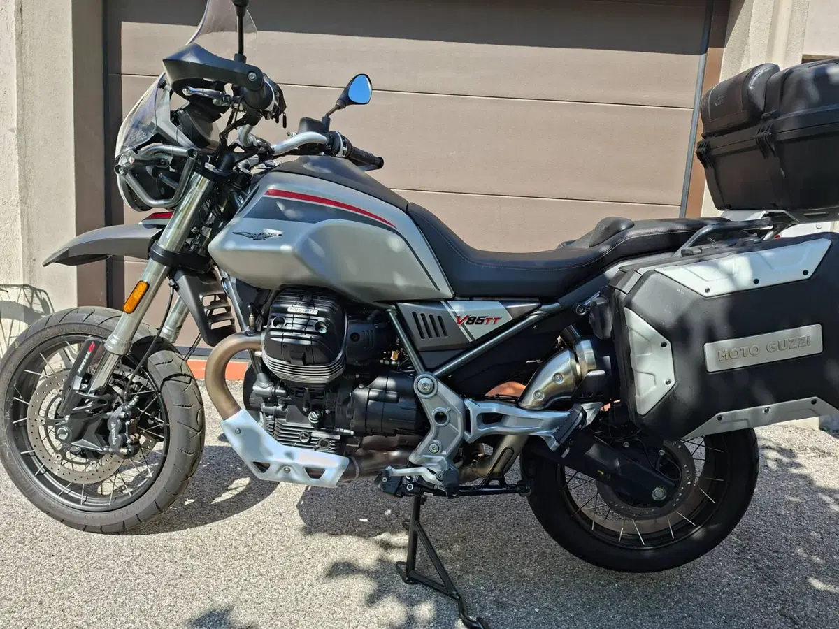 Moto Guzzi V85 TT Travel (2021 - 23) (2)