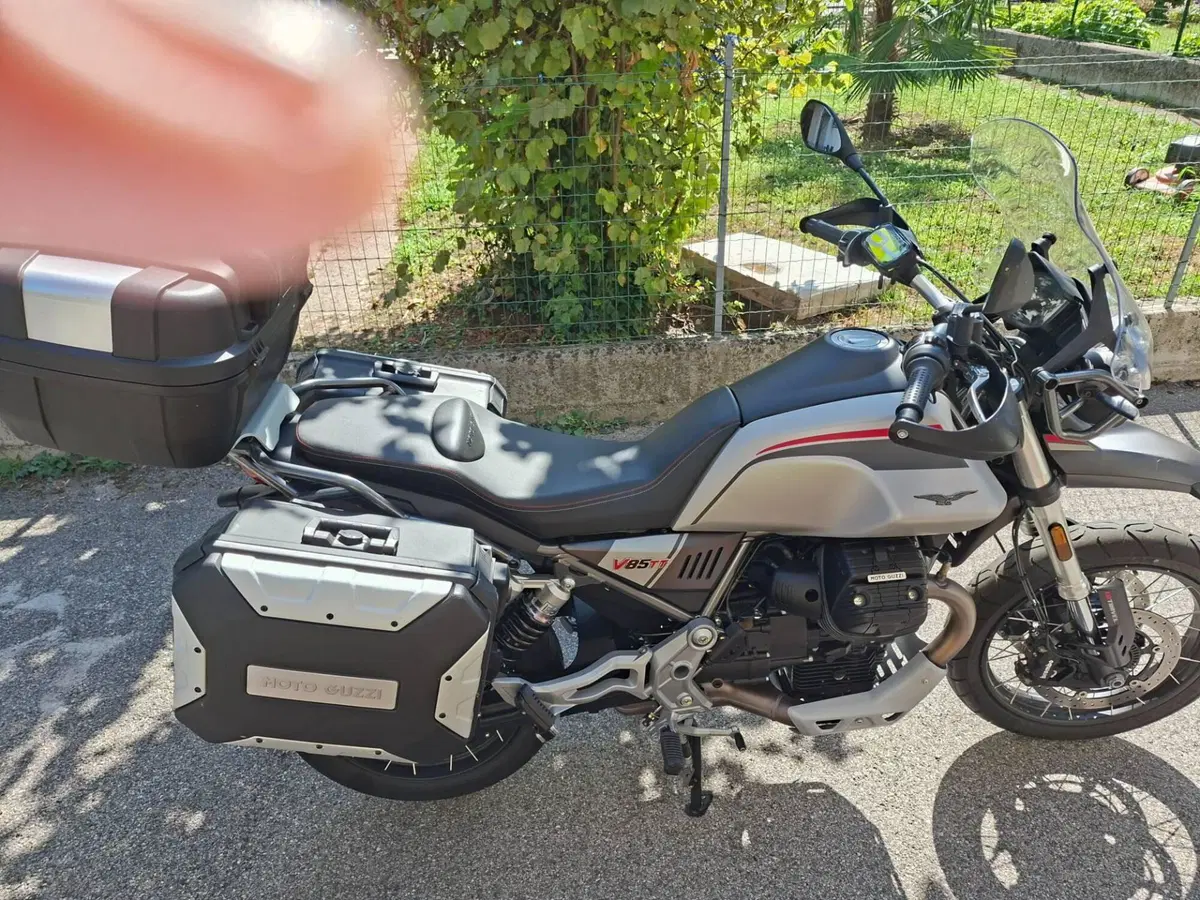 Moto Guzzi V85 TT Travel (2021 - 23) (3)