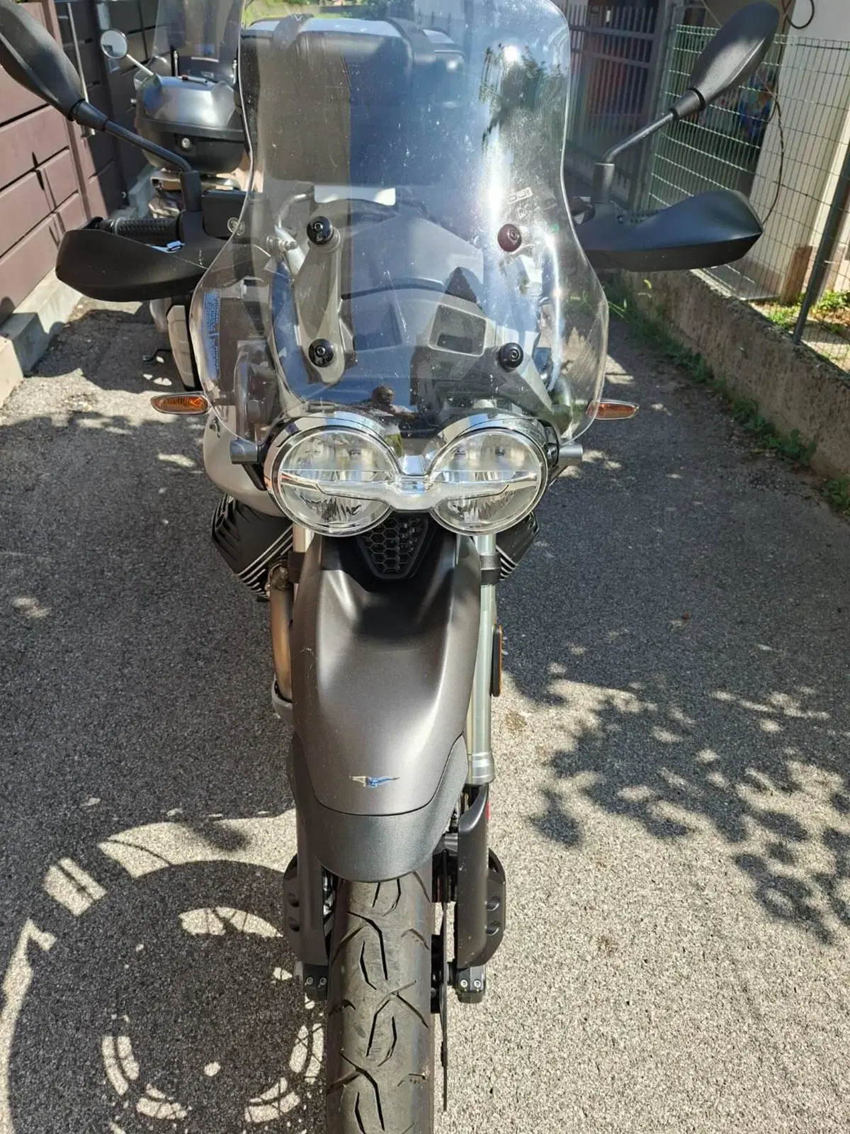Moto Guzzi V85 TT Travel (2021 - 23) (4)