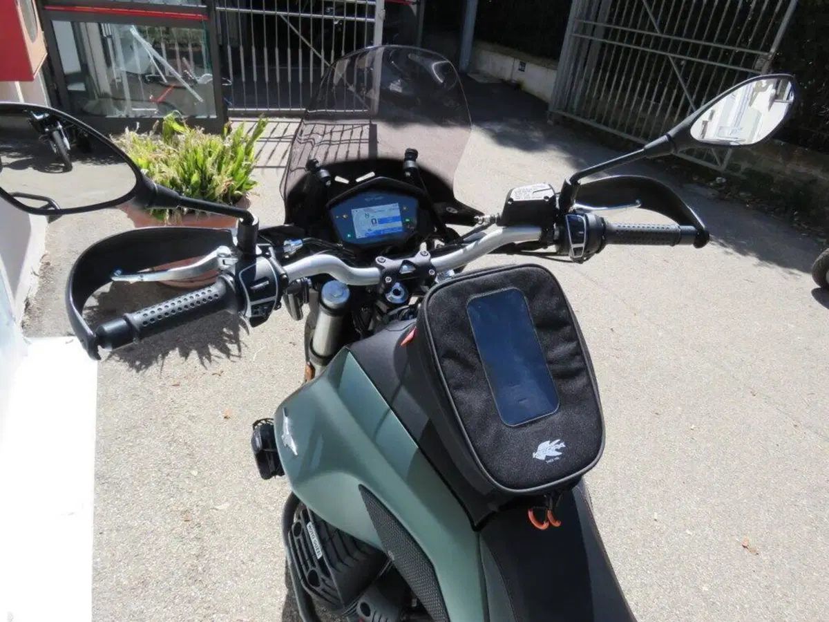 Moto Guzzi V85 TT (2021 - 23) (13)