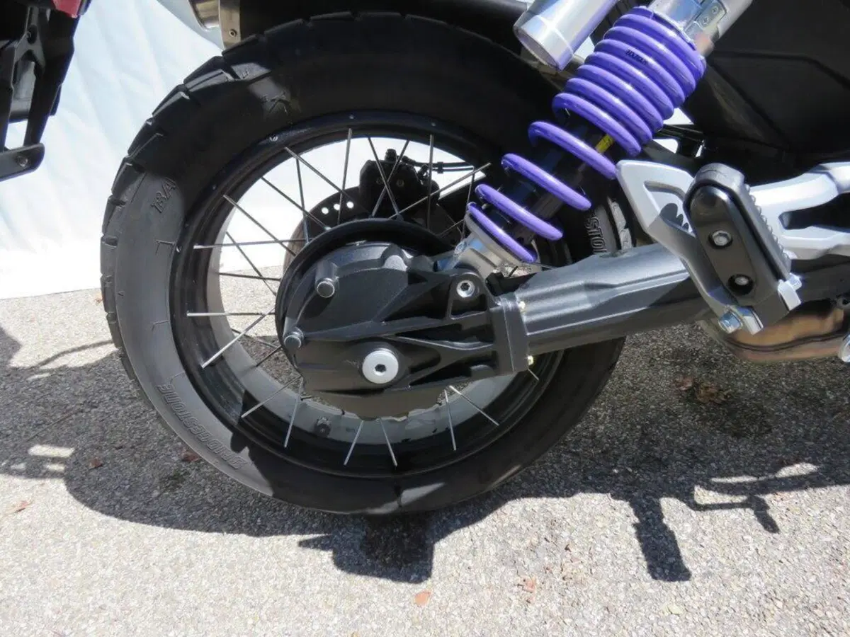 Moto Guzzi V85 TT (2021 - 23) (10)