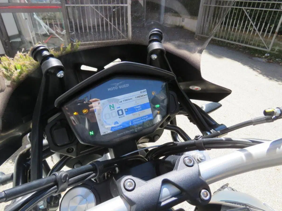Moto Guzzi V85 TT (2021 - 23) (14)