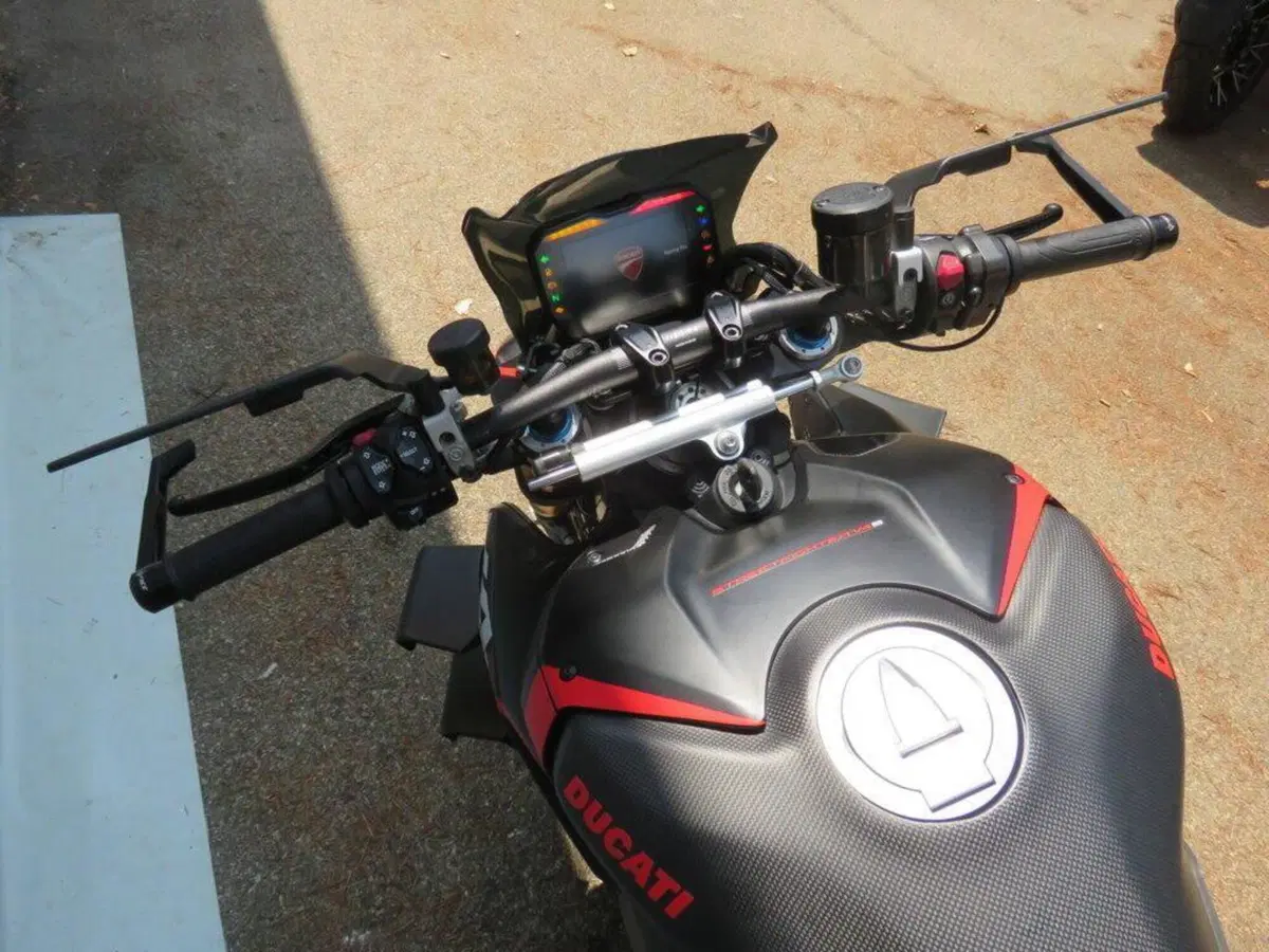 Ducati Streetfighter V4 1100 S (2021 - 22) (13)