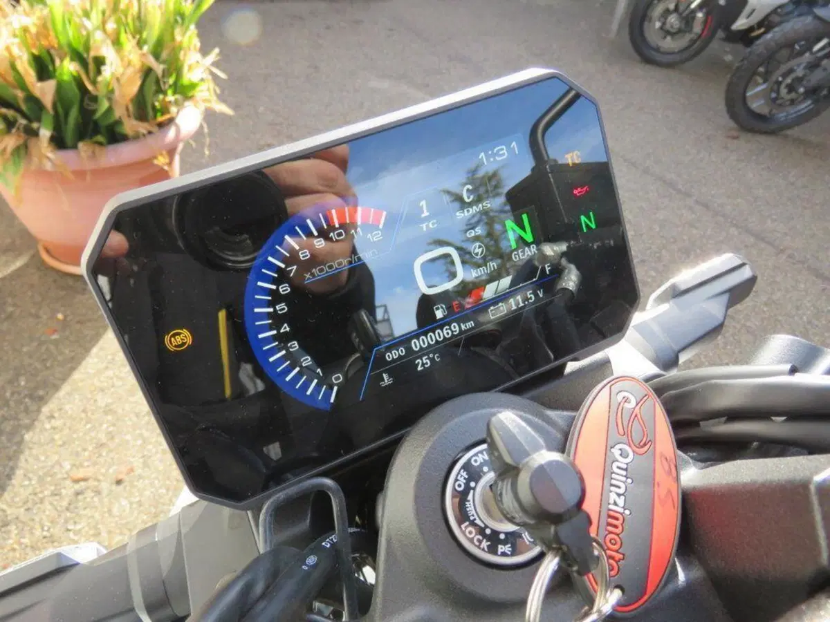 Suzuki GSX-8S Team Suzuki Edition (2024) (6)