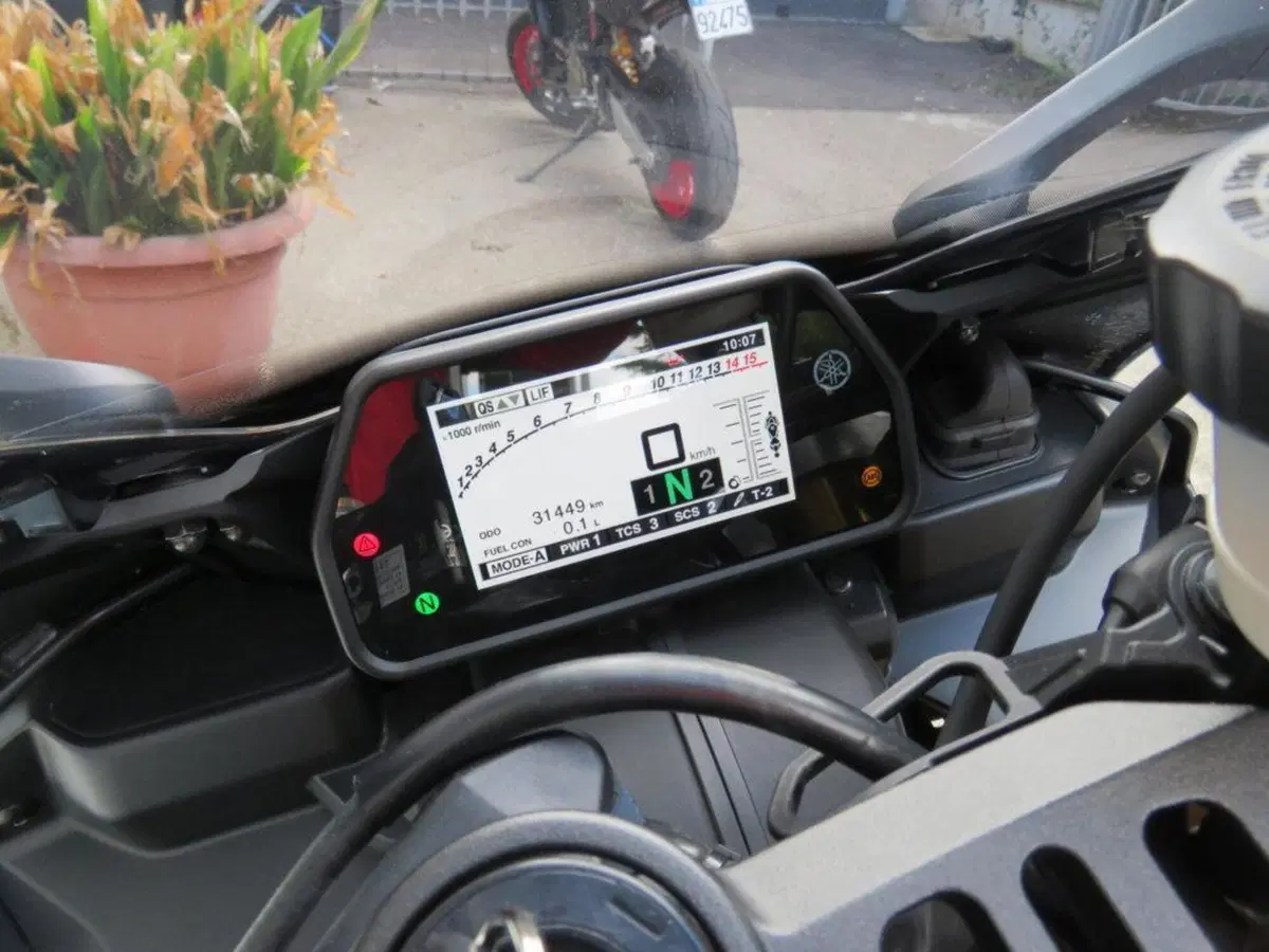Yamaha YZF R1 M (2017 - 19) (9)