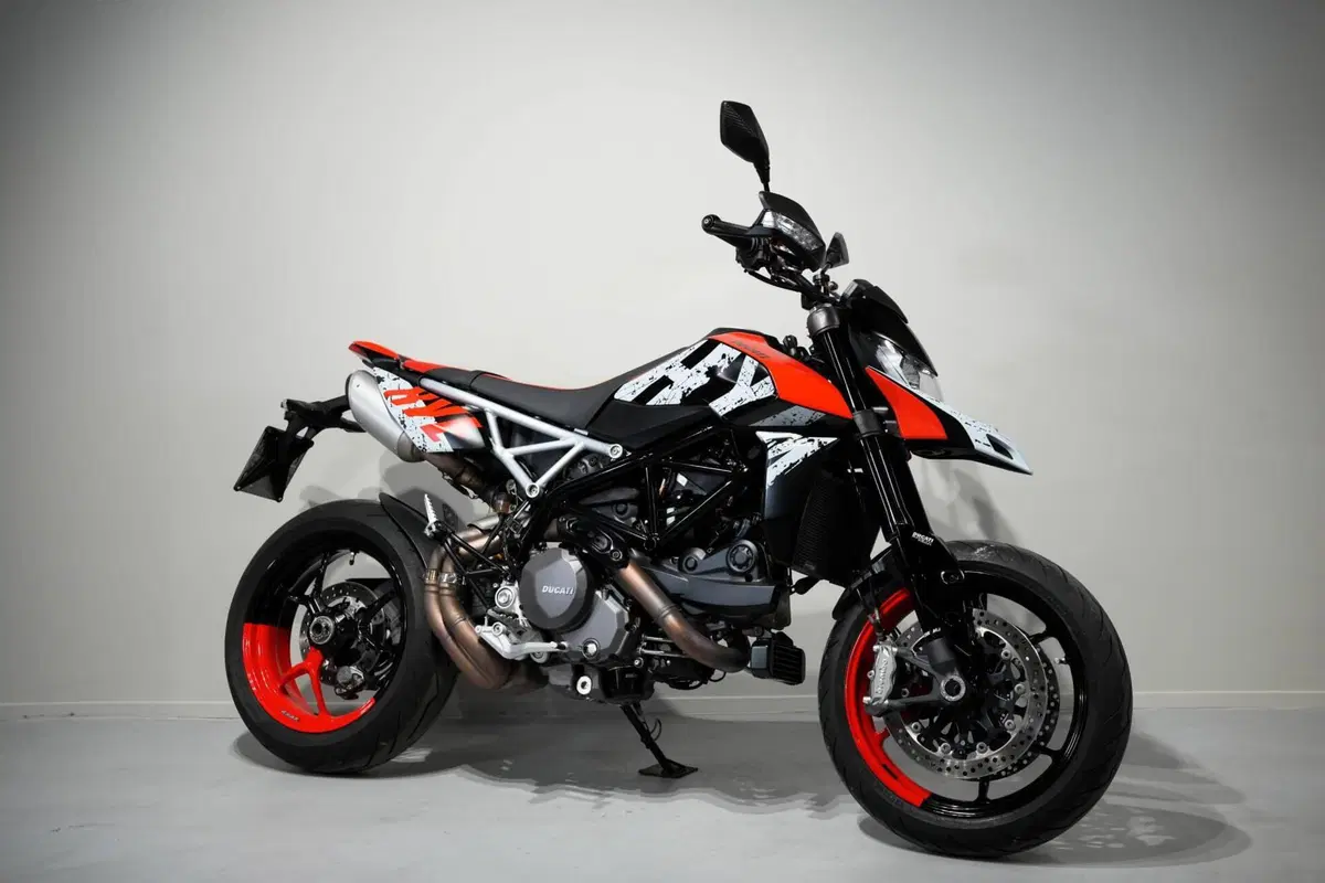 Ducati Hypermotard 950 RVE (2022 - 25) (2)