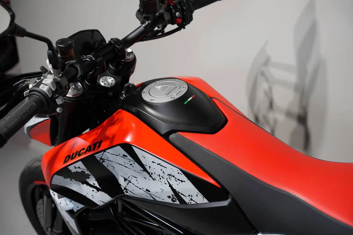 Ducati Hypermotard 950 RVE (2022 - 25) (5)