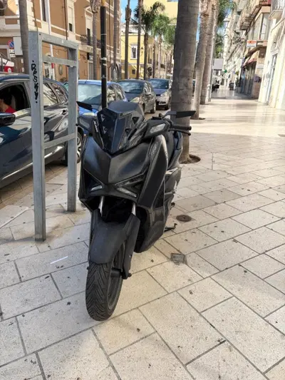 Yamaha X-Max 300 Tech Max (2025 - 26) usata